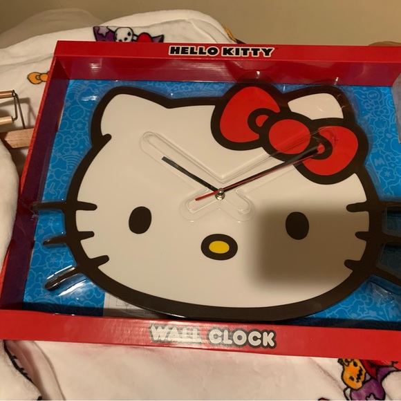 Hello kitty oversized wall clock brand new - Picture 2 of 3
